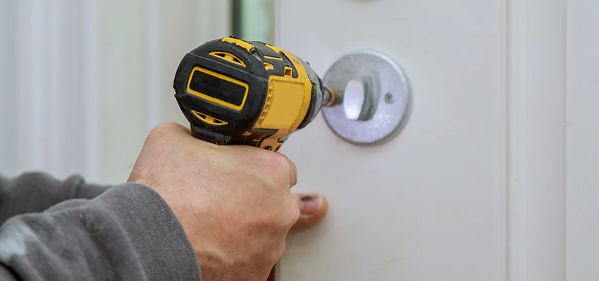 Street Locksmith For Smart Lock Repair in Brooklyn, New York